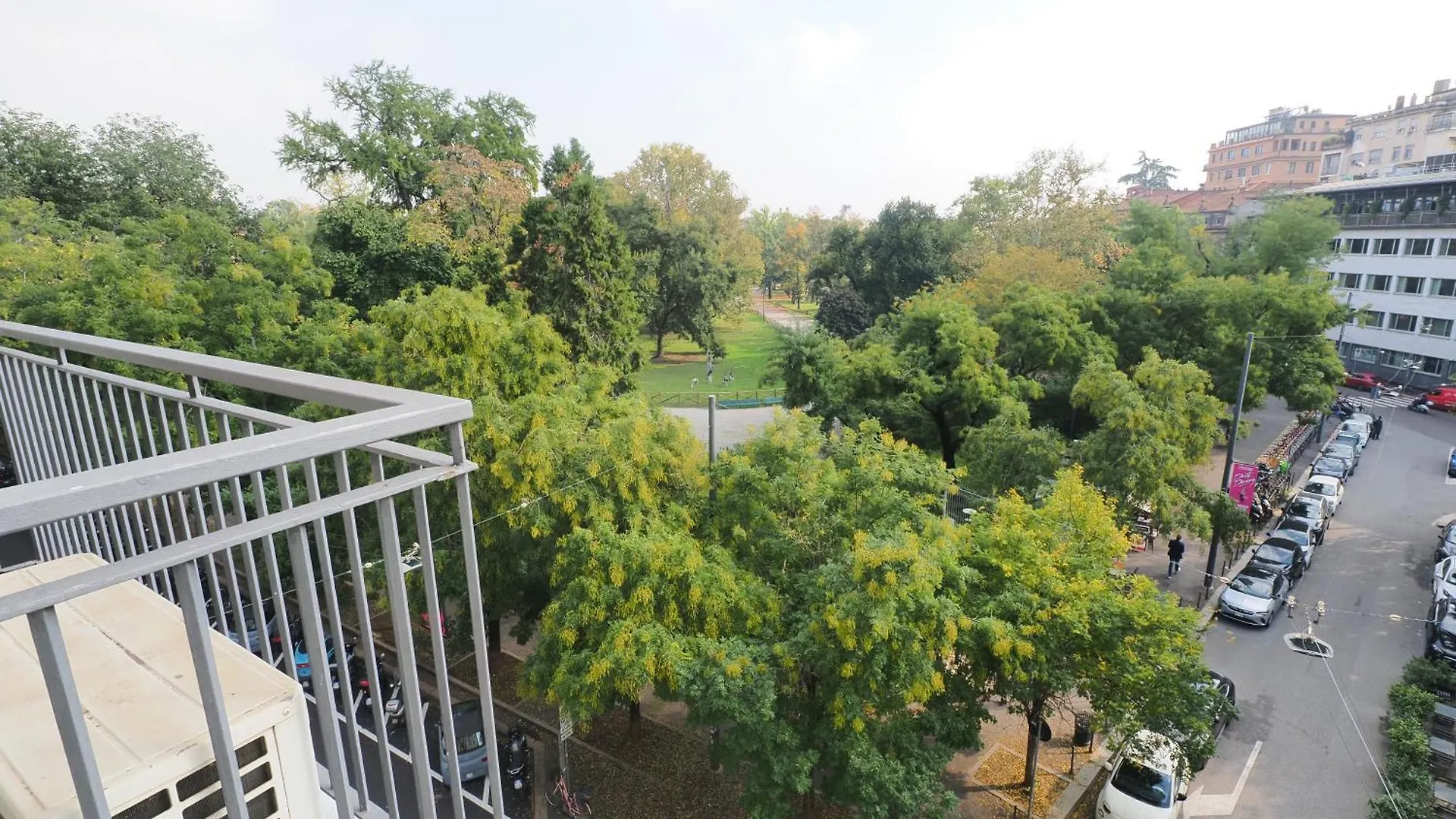 Piano Alto Vista Sul Parco Apartment Milan